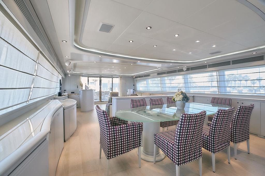 2005 CUSTOM LINE 112' 